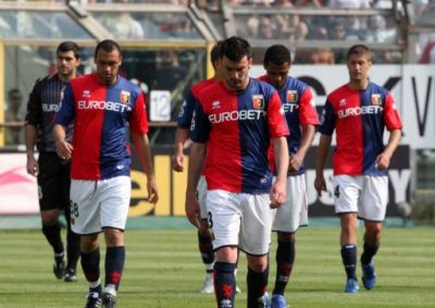 The players of Genoa after the last whistle of the referee