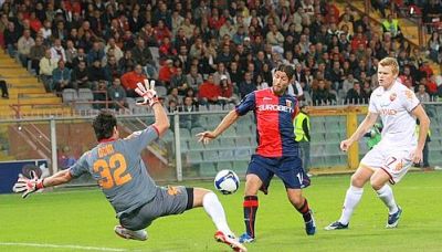 Giuseppe Sculli surprises Bjarne Riise and goalkeeper Doni and scores 1-0 after 3 minutes