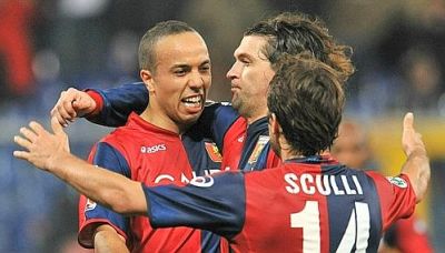 Houssine Kharja celebrates his goal in the 98th minute of Genoa-Palermo