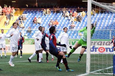Rodrigo Palacio opened the score with a fantastic backwards shot